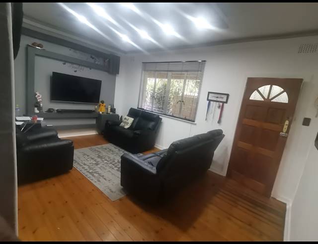 1 BEDROOM APARTMENT FOR SALE IN ESSENWOOD